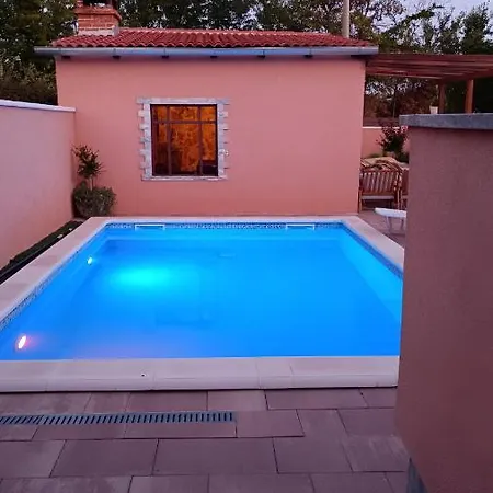 Holiday Merie With Pool Holiday home