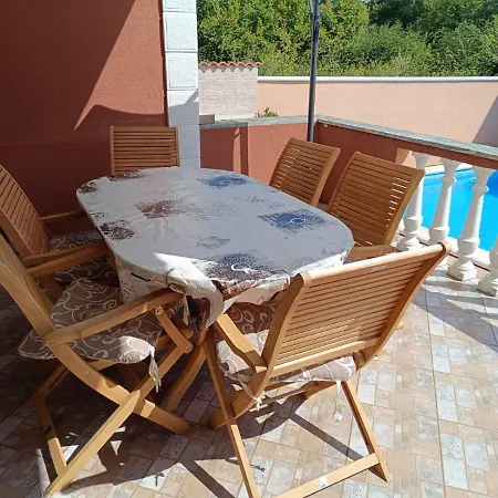 Holiday Merie With Pool Benkovac